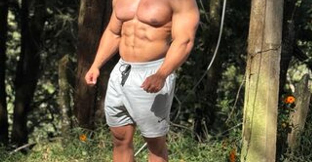 Aaron_Velour