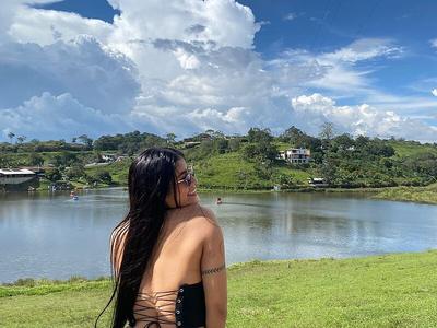 Abril_Sterling