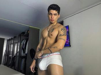 Charliie_Hotx