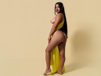 Mia_Gomez